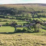 Litton Hall Barn Holiday home